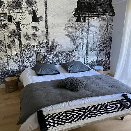 Palmiers Avec Salle De Bains Et Mini Kitchenette בית הארחה